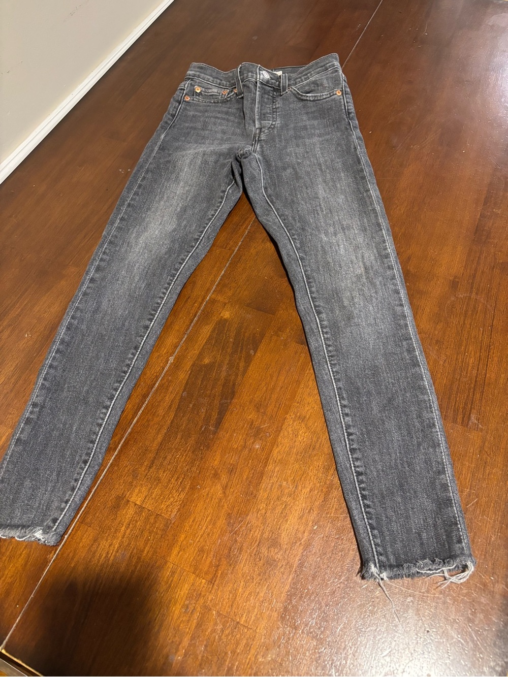 Levi’s Women’s  Gray Washed Wedgie Skinny Slim Jeans with buttons and frayed hem